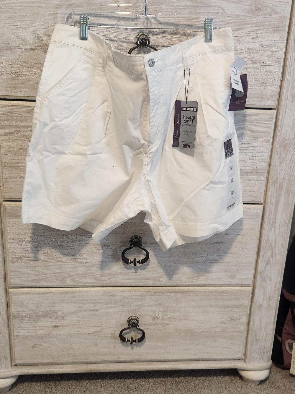Gloria Vanderbilt Classic High-Waist White Pleated Shorts